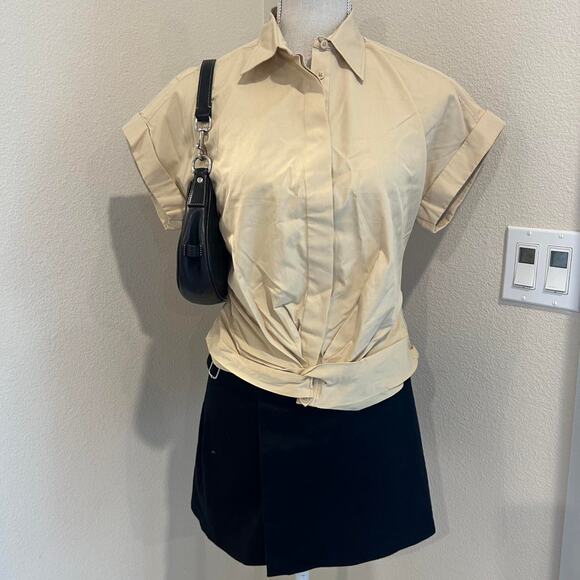 Ralph Lauren tan short sleeve blouse with tie front detail. Size small petite - Picture 2 of 3